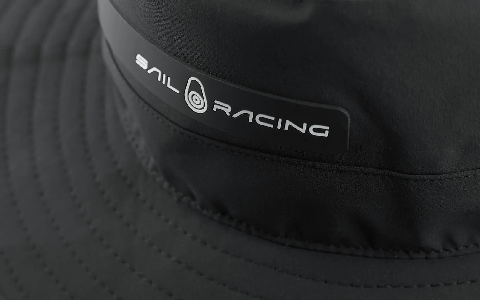 race_brimmed_hat_1.webp RACE BRIMMED HAT