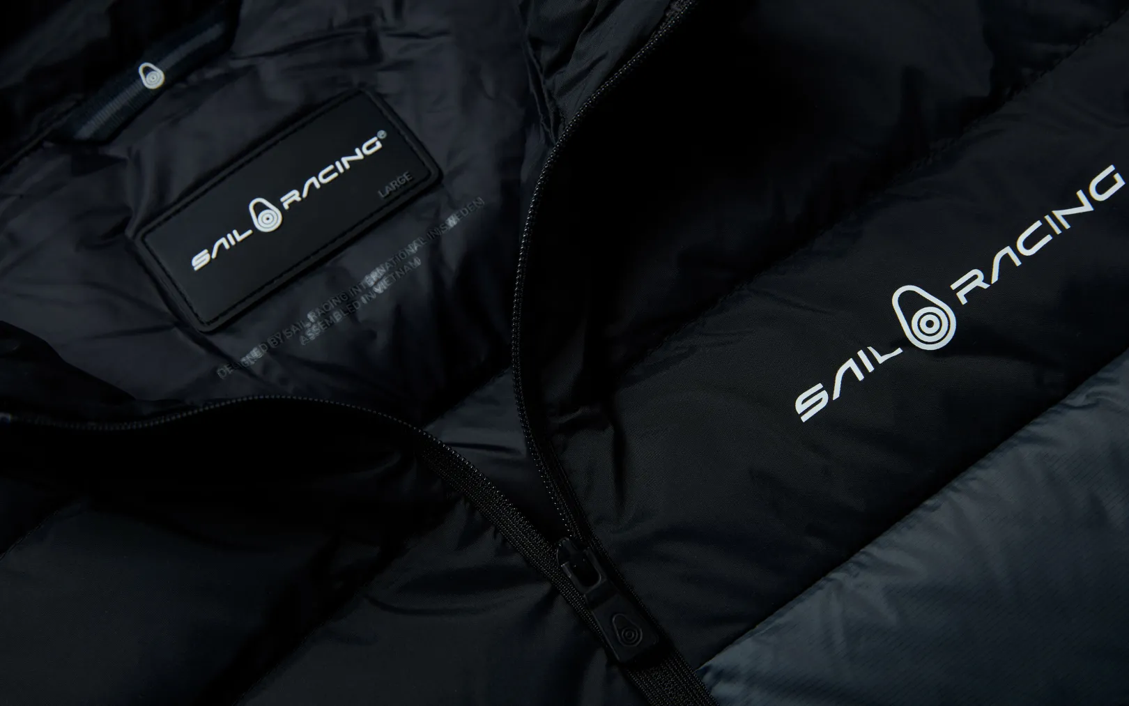 spray_down_jacket_2-1.webp SPRAY DOWN JACKET