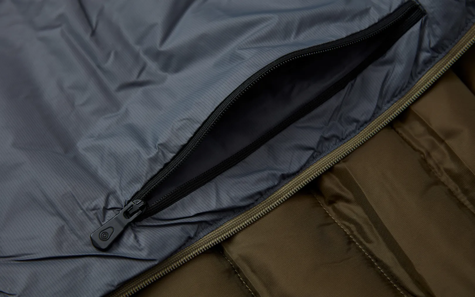 spray_down_vest_4-1.webp SPRAY DOWN VEST