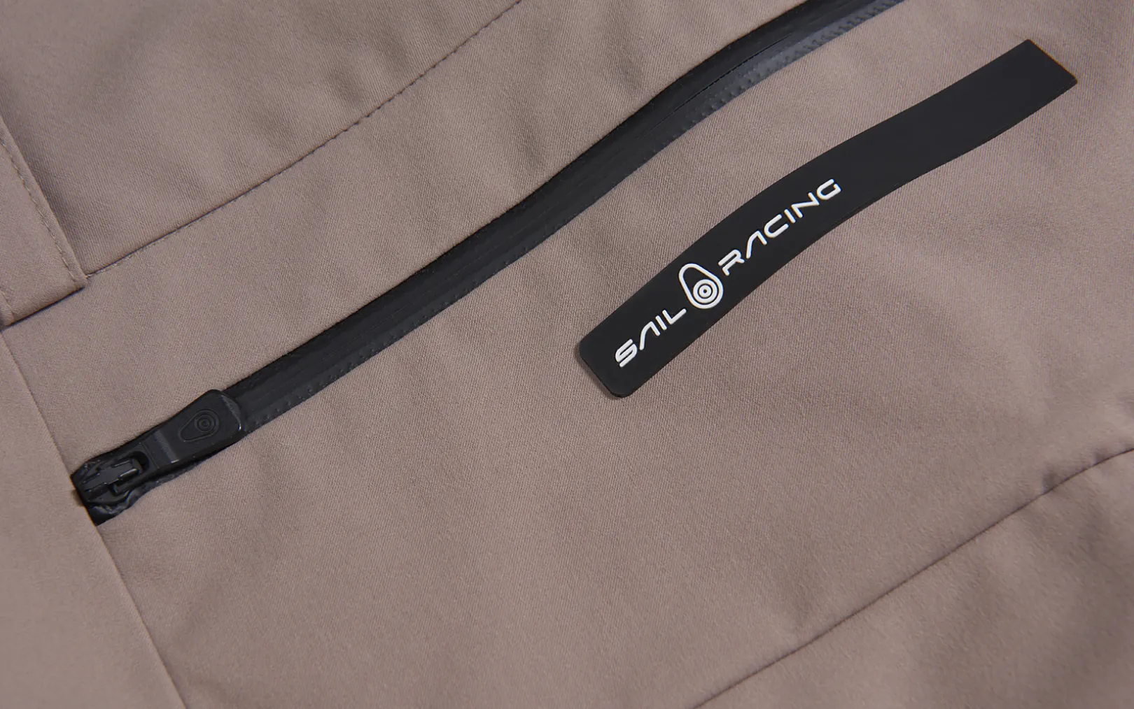 w_race_cargo_shorts_3.webp W RACE CARGO SHORTS