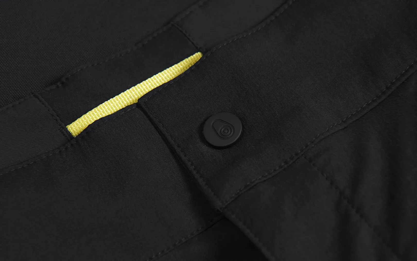 w_spray_tech_shorts_2.webp W SPRAY TECH SHORTS